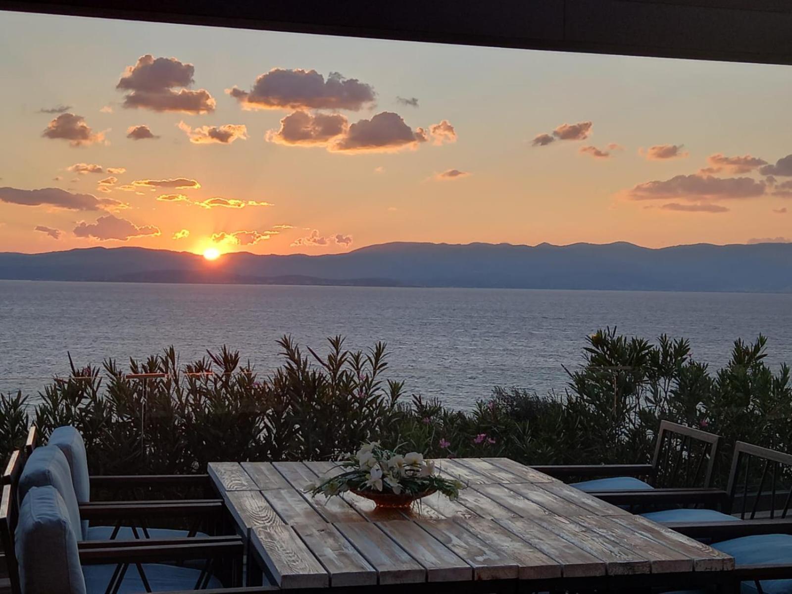 Mavi Panorama Villa Çeşme Exteriör bild